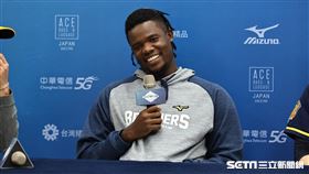 ▲台灣大賽第1戰，賽後記者會MVP德保拉受訪。（圖／記者劉彥池攝影）