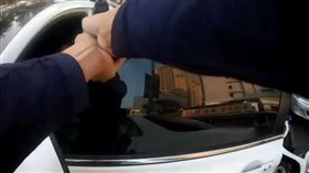 開車抽菸,危險駕駛,逆向,酒駕,心虛