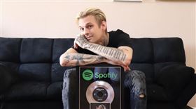 「新好弟弟」亞倫卡特IG