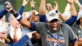 ▲執教生涯一共拿下2093勝卻一冠難求的貝克（Dusty Baker），6日在太空人拿下世界大賽冠軍後，終於拿下執教生涯首冠。（圖／翻攝自MLB官網）