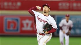 中職總冠軍賽第2戰  樂天桃猿曾仁和先發中華職棒總冠軍賽6日在樂天桃園棒球場進行第2戰，樂天桃猿隊派出本土投手曾仁和先發搶勝。中央社記者張新偉攝  111年11月6日