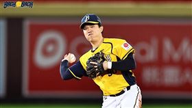 江坤宇美技連發。（圖／中信兄弟提供）