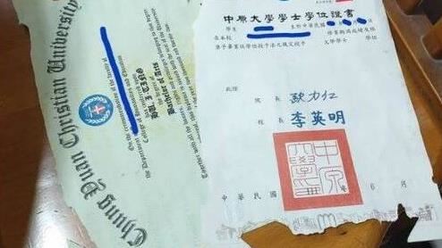 畢業證書被啃成廢紙　網友笑稱白蟻很懂吃