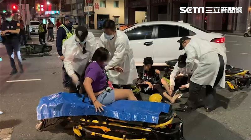 瘖啞人士凌晨跑外送　遭搶快女駕駛擊落