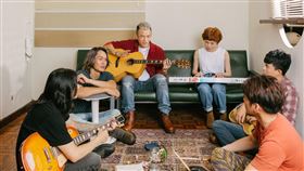  黃鐙輝,阿Ben,板凳樂團,