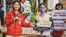 灣基進台北市港湖市議員候選人吳欣岱今（7）天正式提出邀約，她說，在讓嬰兒的啼哭變成台北市的交響樂前，「萬安，先跟我看場電影好嗎？」（圖／翻攝自吳欣岱臉書）