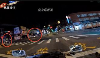 女「低頭滑手機」闖紅燈…遭2車撞倒輾斃