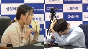 崔精淡定吃香蕉，卞相壹崩潰落淚。（圖／翻攝自K바둑YouTube）