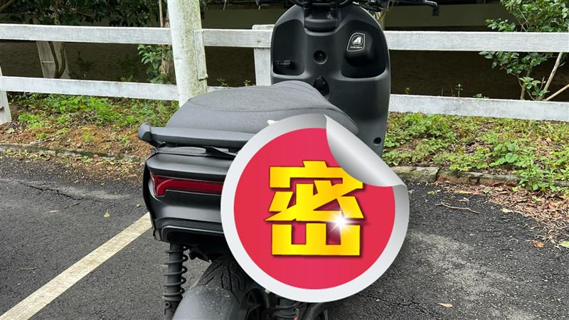 「生猛動物」扒在機車上：明天牠會離開嗎