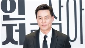 《明星經紀人生存記》李瑞鎮飾演「梅索德娛樂」總理事「麻台旿」。（圖／Netflix提供）