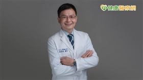 中山醫學大學附設醫院器官移植委員會執行長陳堯俐醫師指出，活肝移植難度較高，還要慎防感染風險，因此移植團隊技術、術後專業照護都是提高存活率關鍵。