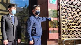 ▲光禾感知執行長王友光在律師陪同下，赴北檢對愛實境提告。（圖／記者楊佩琪攝）