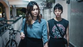 王渝萱（右）和許乃涵（左）在片中探索愛與性愛界線。（圖／奇葩娛樂提供）