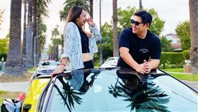 女網紅直播主提娜（左）和男友漢克共同經營美國直播代購生意。（圖／翻攝自臉書）