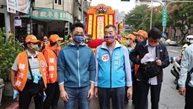 蔣萬安及陳錦祥議長帶隊參與景美集應廟平安繞境大典。（圖／蔣萬安鏡半提供）