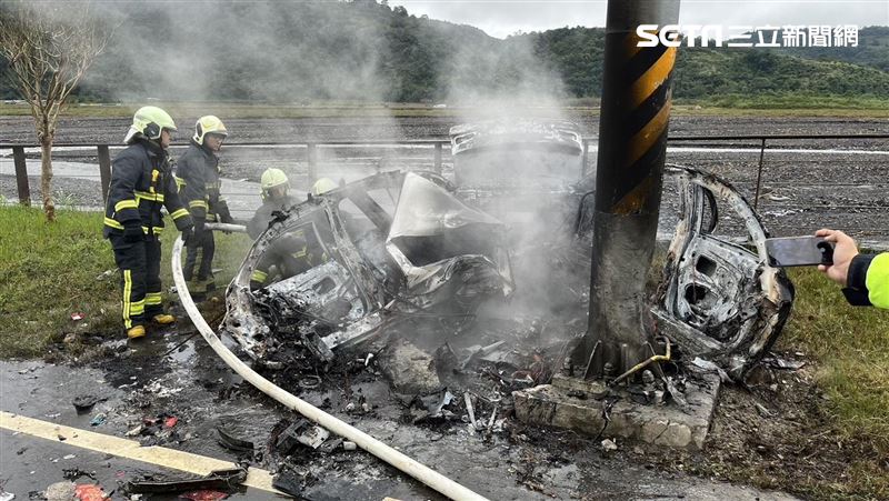 新／宜蘭撞電桿火燒車　駕駛拋飛慘死