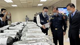 保三總隊查獲史上最大宗大麻花，總計7億元毒品。（圖／記者李依璇翻攝）