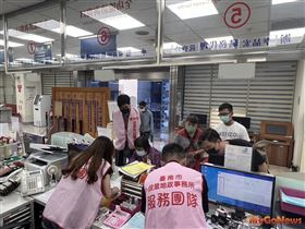 台南市地籍圖重測完成登記 黃偉哲呼籲所有權人可運用多元管道換狀服務(圖/台南市政府)