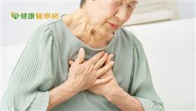 國外研究顯示，心房顫動患者在感染新冠肺炎後重症機率可能提高，除了需插管治療，死亡率也可能多了至少2倍 。