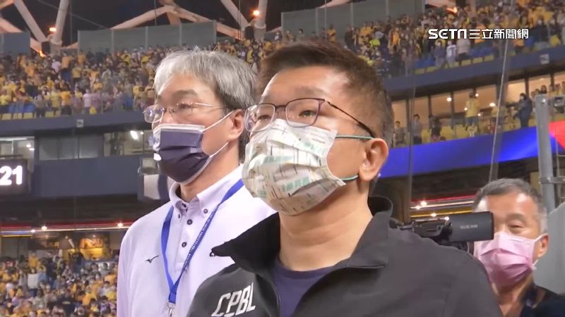 中職象猿大戰　蔡其昌、盧秀燕同場沒同框