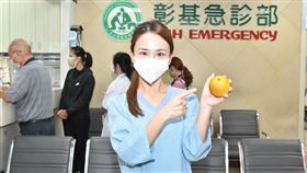 廖靜彗醫師表示，超音波發現這位女性患者的主動脈，居然擴張到如柳丁般大小。（圖／彰基醫院提供）