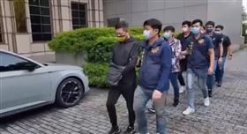 刑事局第二大隊破獲一起柬埔寨詐騙案，逮捕具有四海幫海和堂主韋姓及天道盟寶陽會副會長蔡姓男子。（圖／記者李依璇翻攝）