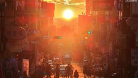 南投市民族路，懸日，奇景，橘光 (圖／南投市公所提供)