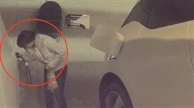 BMW女「偷拔槍！」特斯拉車主出1招秒擊退