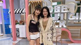 56歲「凍齡美魔女」胡文英(圖左)上小S(圖右)主持的綜藝節目。（圖／翻攝胡文英IG）