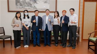 高虹安出院了！直奔竹縣府拜訪楊文科