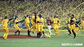 ▲台灣大賽第4戰，中信兄弟擊敗樂天桃猿完成2連霸。（圖／記者劉彥池攝影）