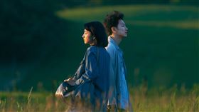 《First Love 初戀》佐藤健、滿島光。（圖／Netflix提供）