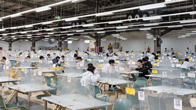富士康鄭州廠迎接新員工！餐廳宿舍畫面曝