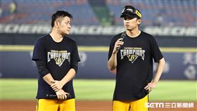 ▲中信兄弟拿下中華職棒大聯盟33年總冠軍，三壘手王威晨賽後受訪。（圖／記者劉彥池攝影）