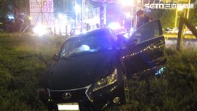 台中男子開車突心肌梗塞，撞機車後衝路邊，送醫命大救回。（圖／民眾提供）