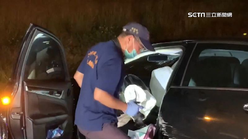 擦撞騎士又衝撞圍籬　駕駛當場無生命跡象