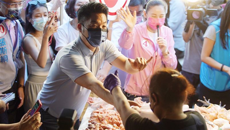 蔣萬安突然沒工作！美女醫：記得來看電影