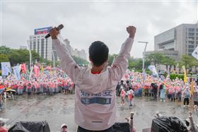 國民黨台北市長候選人蔣萬安今（10）天投下選戰猛藥，宣布請辭立委。（圖／翻攝自蔣萬安臉書）