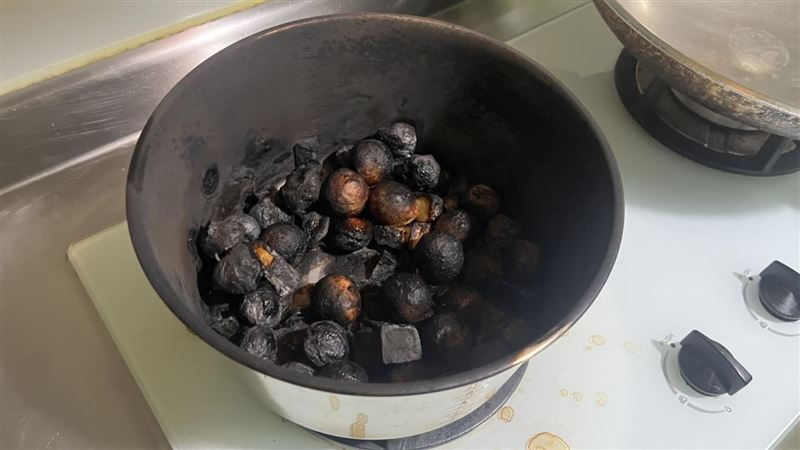 尷尬！新北住戶忘關爐火　滷蛋煮成鐵蛋