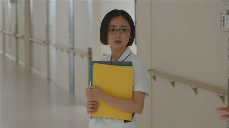安達祐實遭鹹豬手！公然被揉屁股：讓他摸