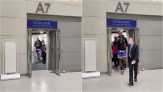 那個男人來了！「魔獸」霍華德抵台畫面曝