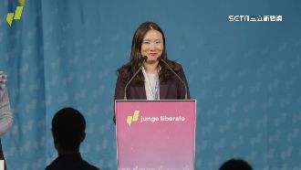 台人站德喊保衛台灣　全場起立拍手1分鐘