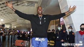 霍華德展現超級親民的一面，開心大喊「我是超人」。（圖／記者邱榮吉攝影）