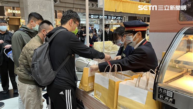 直擊／日鐵路便當開賣　男凌晨5點搶頭香