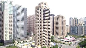 內政部最新實價登錄資料，預售案「豐邑PARK ONE」9日揭露34樓戶含雙車位總面積89.43坪，以總價7,814萬元成交，扣除車位後，每坪單價破百萬大關、達100.2萬元，為台中房市有史來最高成交單價。