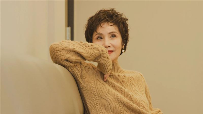 退休後被回聘　資深主持人「挖糞」畫面曝