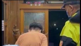 北投知名溫泉會館有一名男子將生殖器夾在腿間，試圖闖入女湯區。（圖／取自臉書爆料公社）