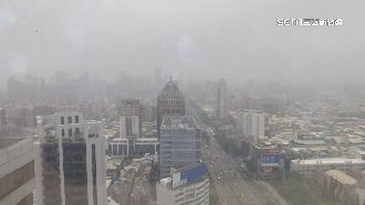 台中市霧濛濛　藍綠為空品議題隔空交火