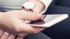 跨境網購如有產品瑕疵可找消保官，貨到付款爭議可向貨運業者反映，遇網購詐騙則向警察報案，若想進一步自保，可下載APP做實名通關。（示意圖／圖取自Pixabay圖庫）
