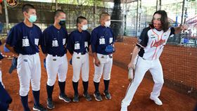 ▲統一獅選手林安可、郭阜林、施子謙基層指導選手。（圖／統一獅球團提供）